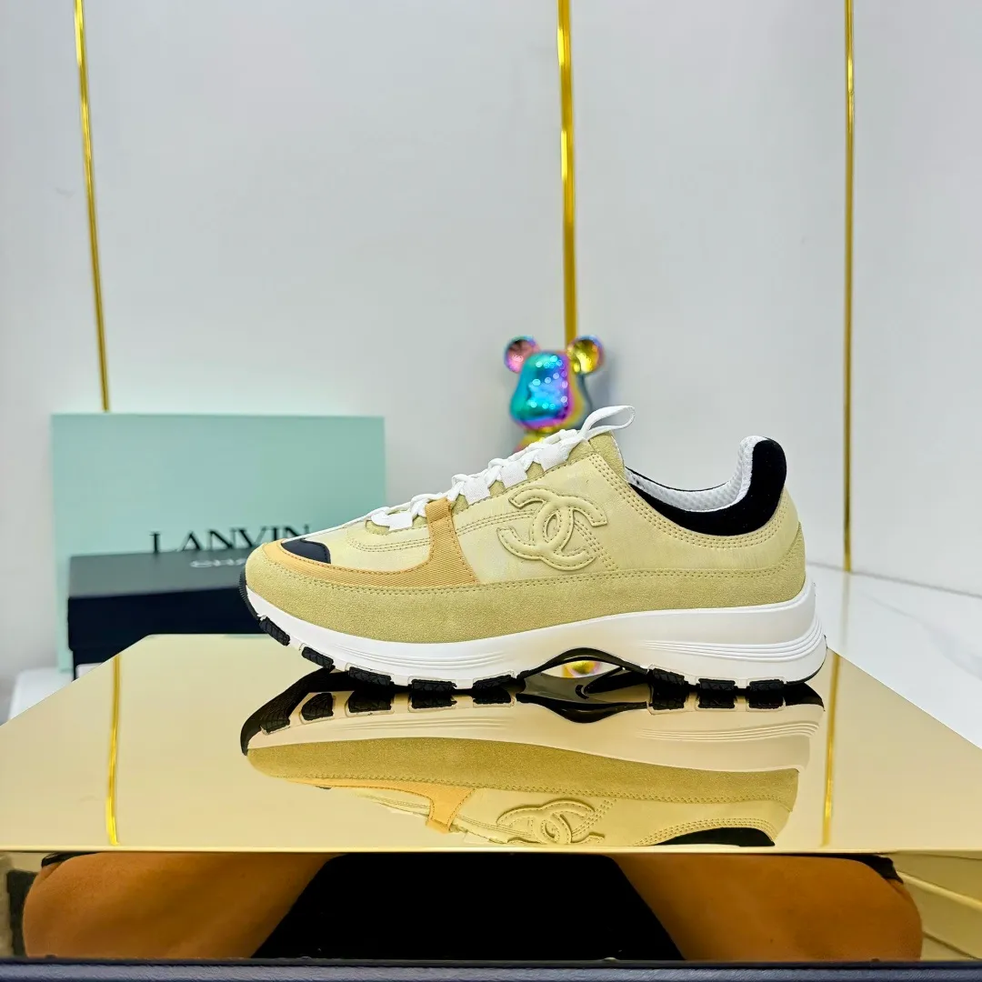 👟👟Ex-factory price 600👟👟High quality! ! ! CHANEL Chanel 25A latest thick-soled casual sports shoes. The counter is synchronized. The counter is very popular. It is a shoe that is very difficult to buy. The most popular thick-soled casual shoes on the Internet. As you can imagine, the most popular thick-soled casual shoes can not be missed. It has both good looks and comfort. Simple and versatile. The thick sole increases the height and is super versatile. Whoever wears it will look better. Upper: cowhide stitching. Lining: breathable mesh. Outsole: TPU original outsole. Size: 35-41 👉